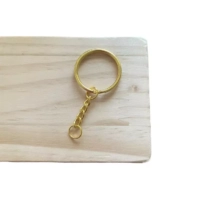 A porte-clés doré