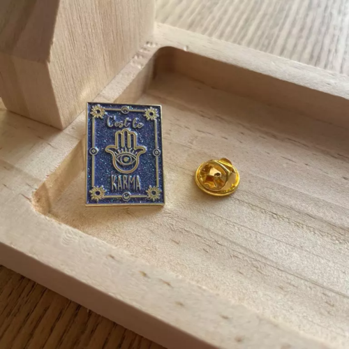 pin's c'est le karma bois