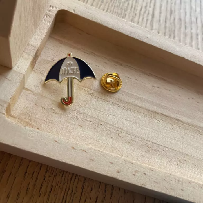 pin's ça drache bois