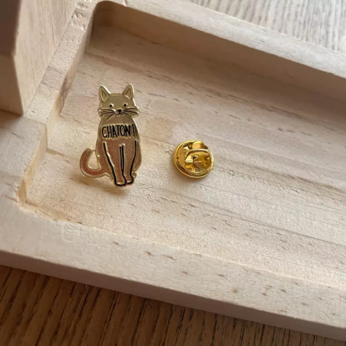 pin's chaton bois