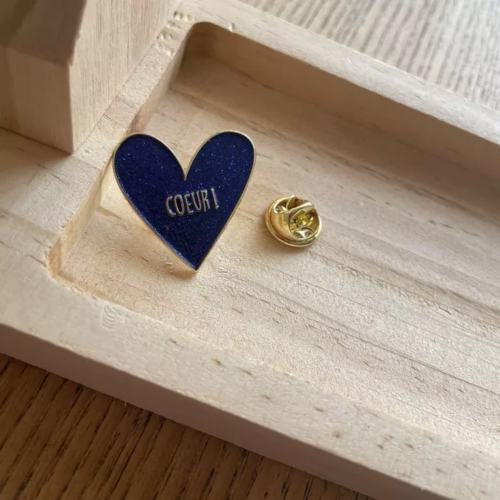 pin's coeur bleu bois
