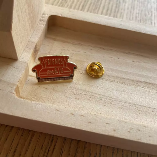 pin's friends pour la vie bois