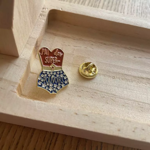 pin's j'ai des super-pouvoirs bois