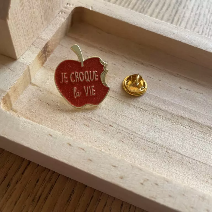 pin's je croque la vie bois