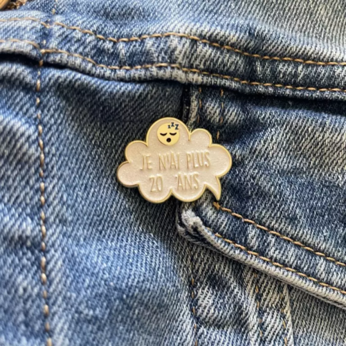 pin's je n'ai plus 20 ans