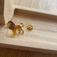 pin's je rugis de plaisir bois