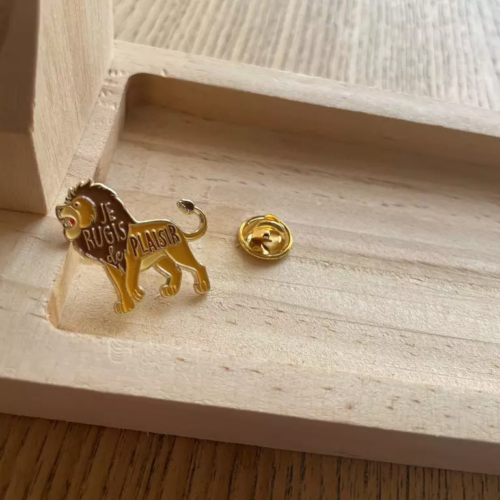pin's je rugis de plaisir bois