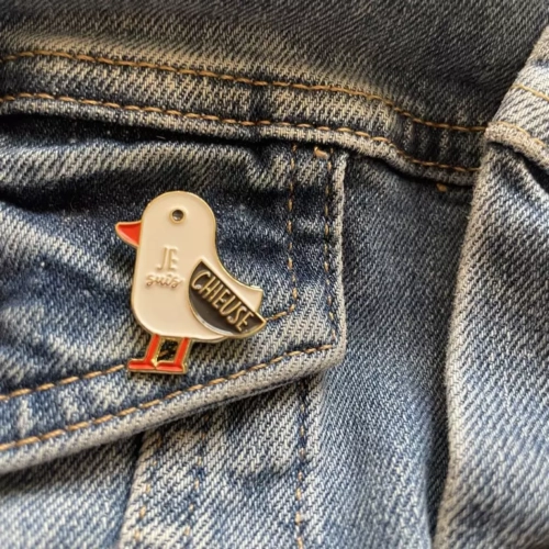 pin's je suis chieuse