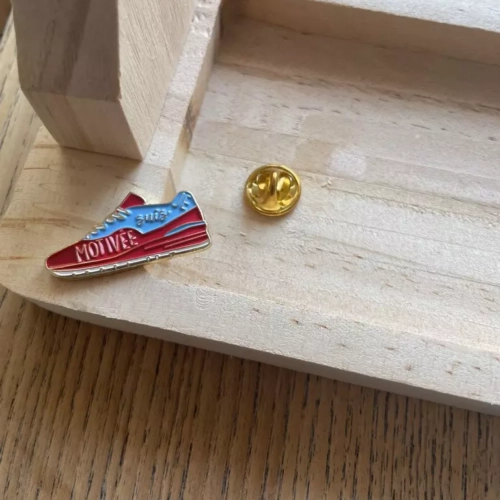 pin's je suis motivée bois