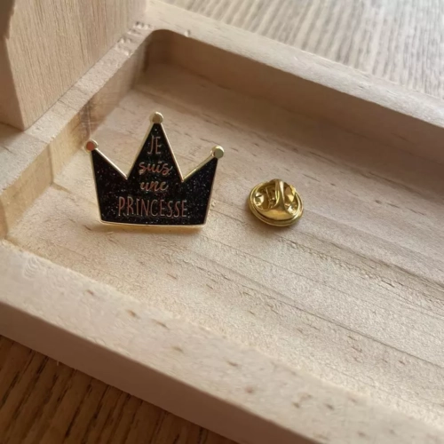 pin's je suis une princesse bois