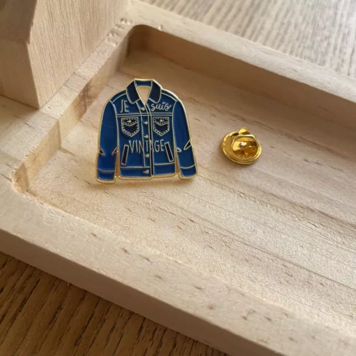 pin's je suis vintage bois