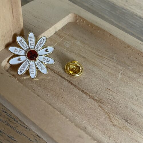 pin's marguerite bois