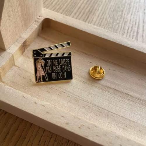 pin's on ne laisse pas bébé bois