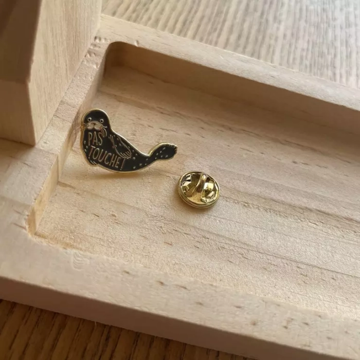 pin's pas touche bois