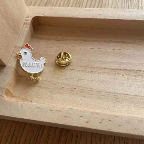 pin's poulette bois