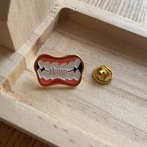 pin's râleuse bois
