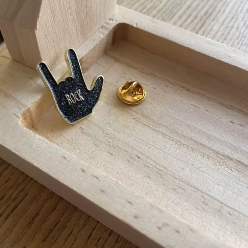 pin's rock bois