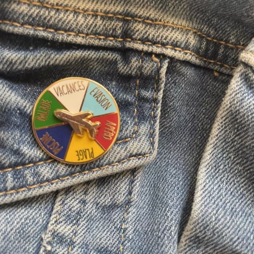 pin's roue des vacances