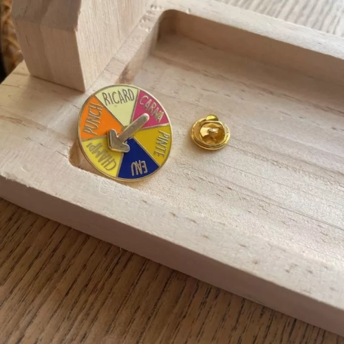 pin's roue du carna bois