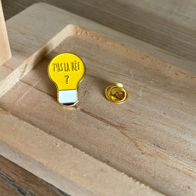 pin's t'as la réf bois