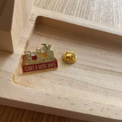pin's tchin à notre amitié bois