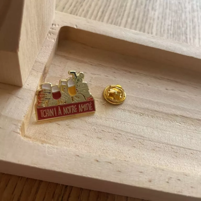 pin's tchin à notre amitié bois