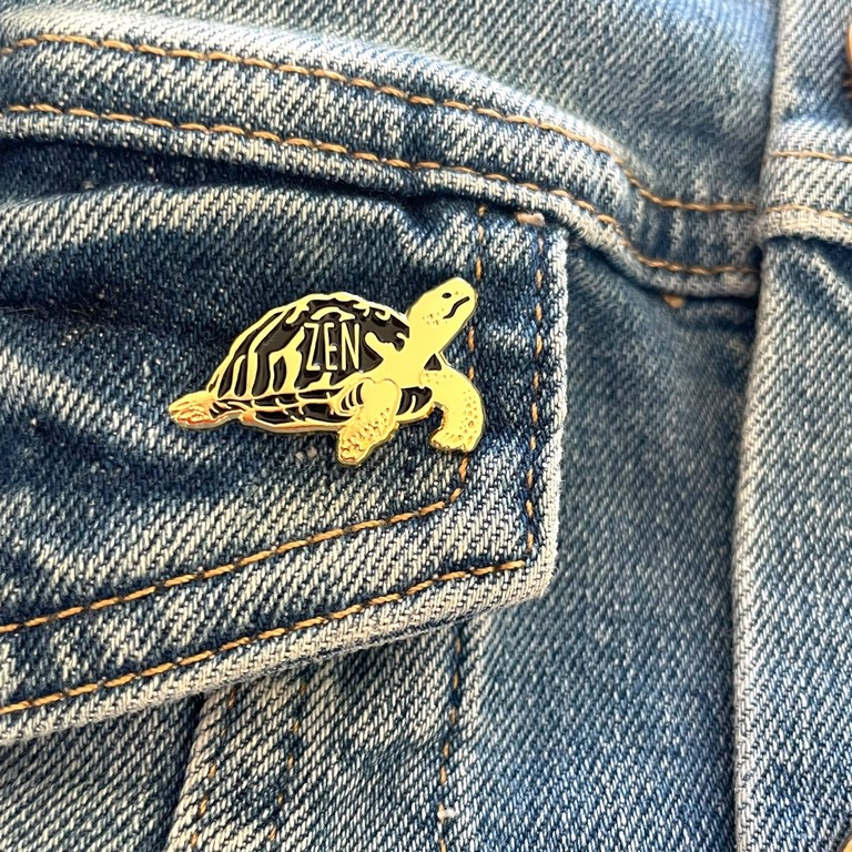 Pin's zen jean